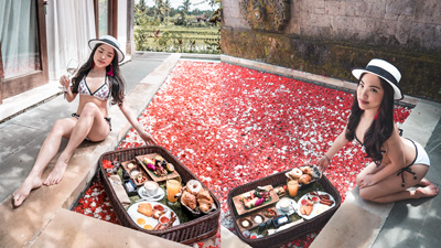 Floating Breakfast + Pool Villa Combo at Desa Visesa Ubud Bali!