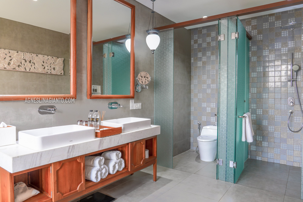 Washroom and Shower room at Kuta Seaview Boutique Resort