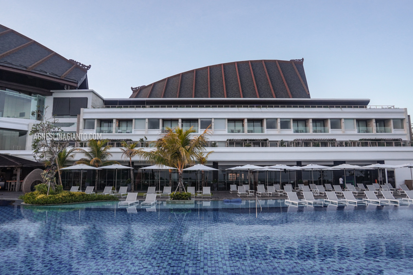 Swimming pool at Renaissance Uluwatu Bali