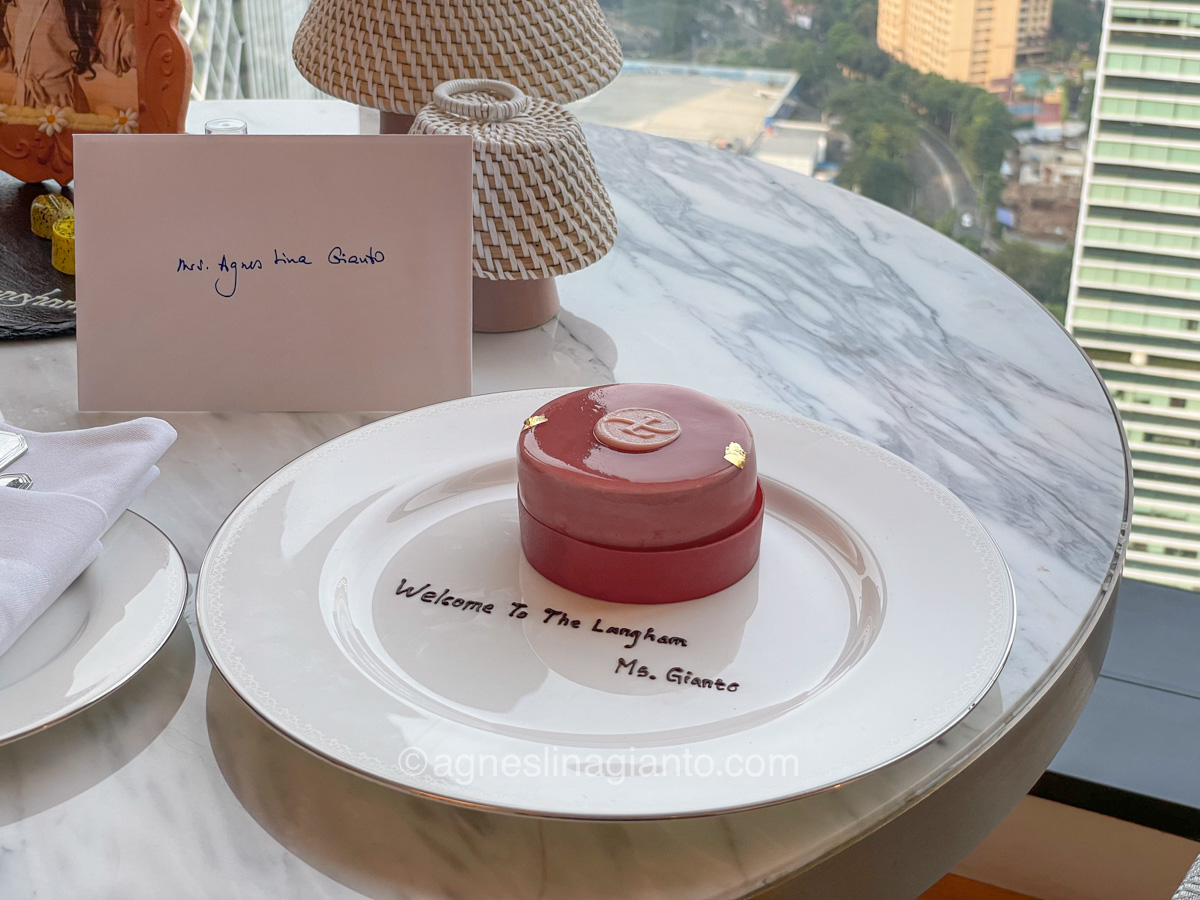 Welcome cake at the Langham Jakarta