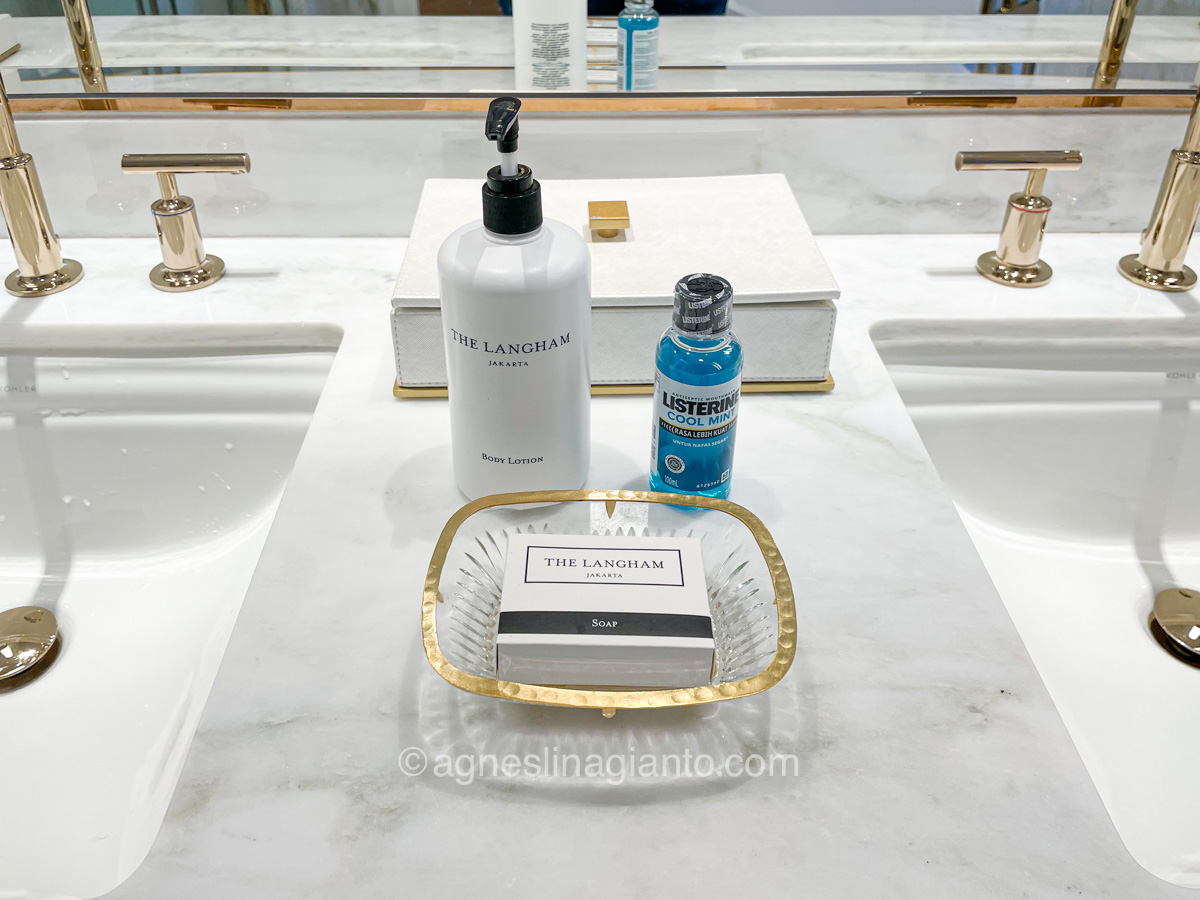 Luxury hotel bathroom amenities