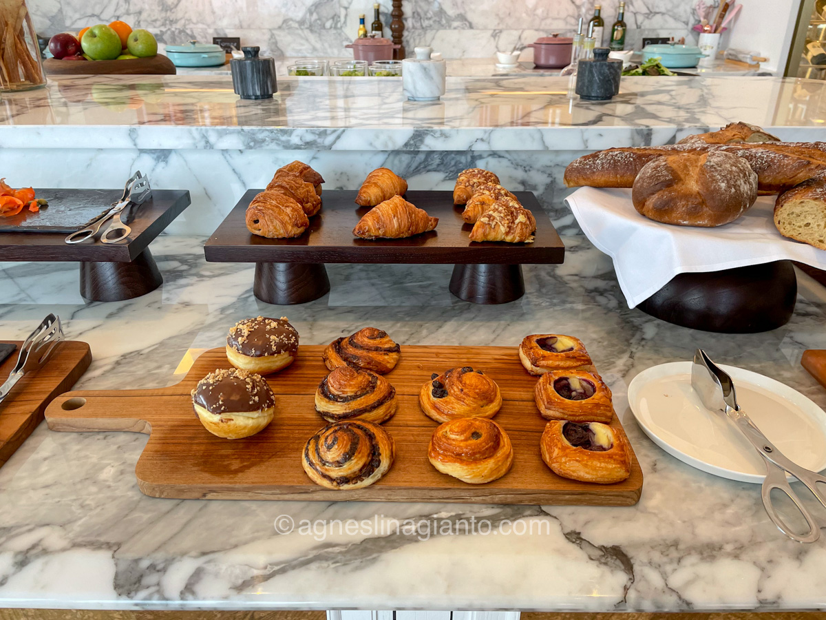 A la carte breakfast at the club lounge, Langham Jakarta