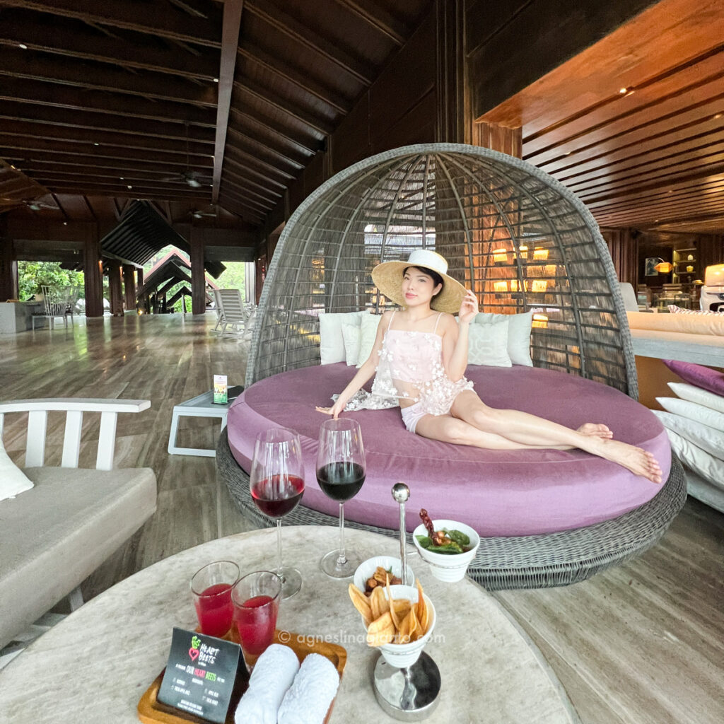2 complimentary glasses of wine for Accor Plus members