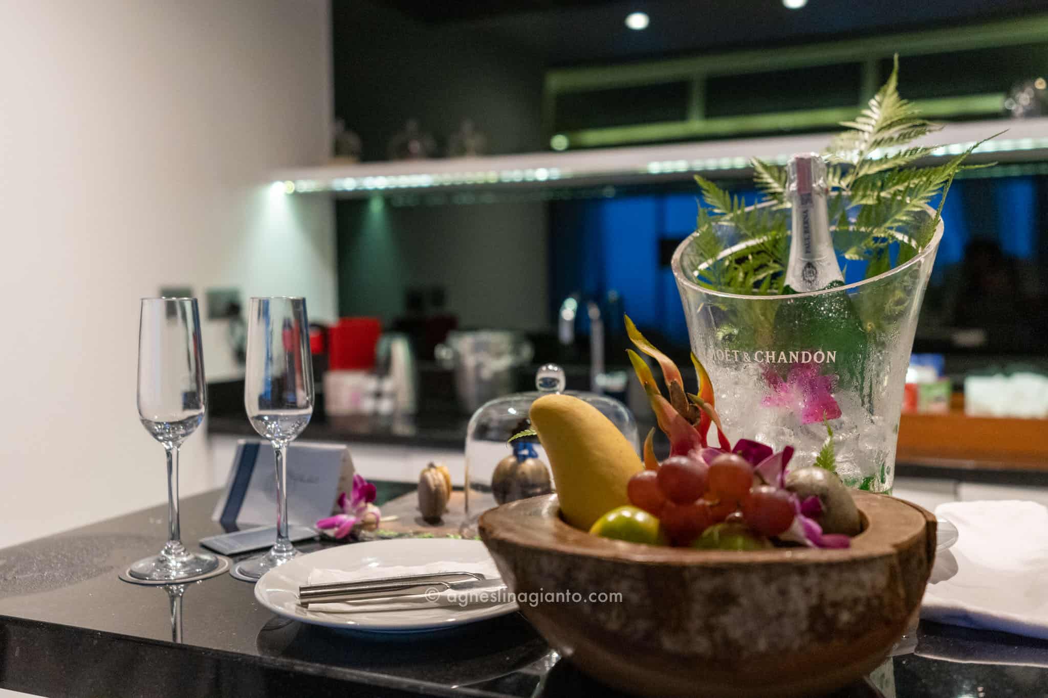 Complimentary sparkling wine, chocolate and fruits