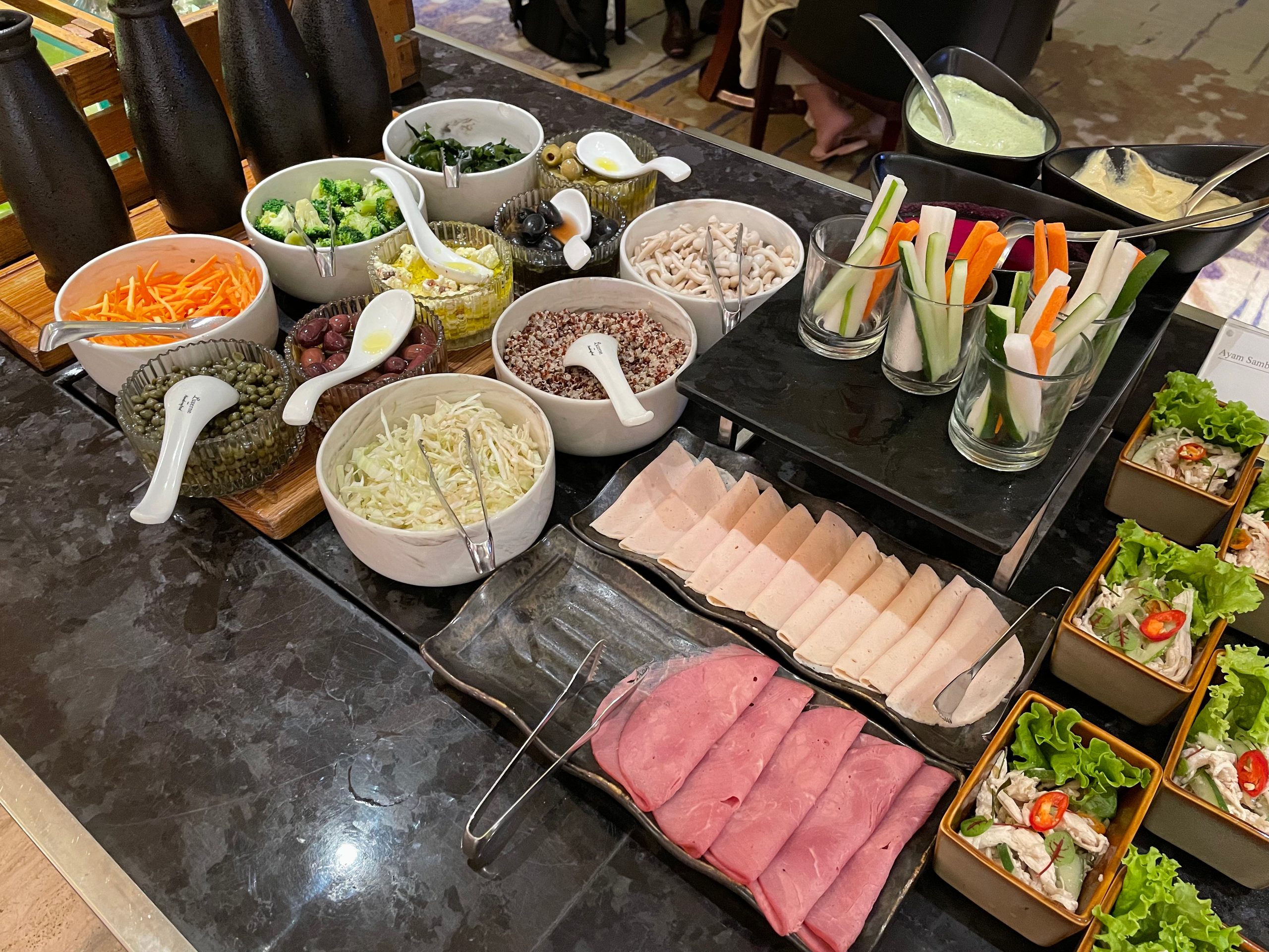 Evening canapés and free-flow drinks in the Westin Club lounge at The Westin Jakarta