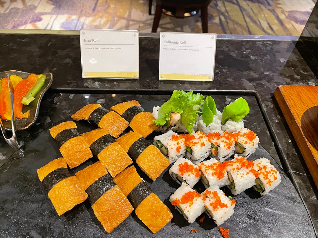 Evening canapés and free-flow drinks in the Westin Club lounge at The Westin Jakarta