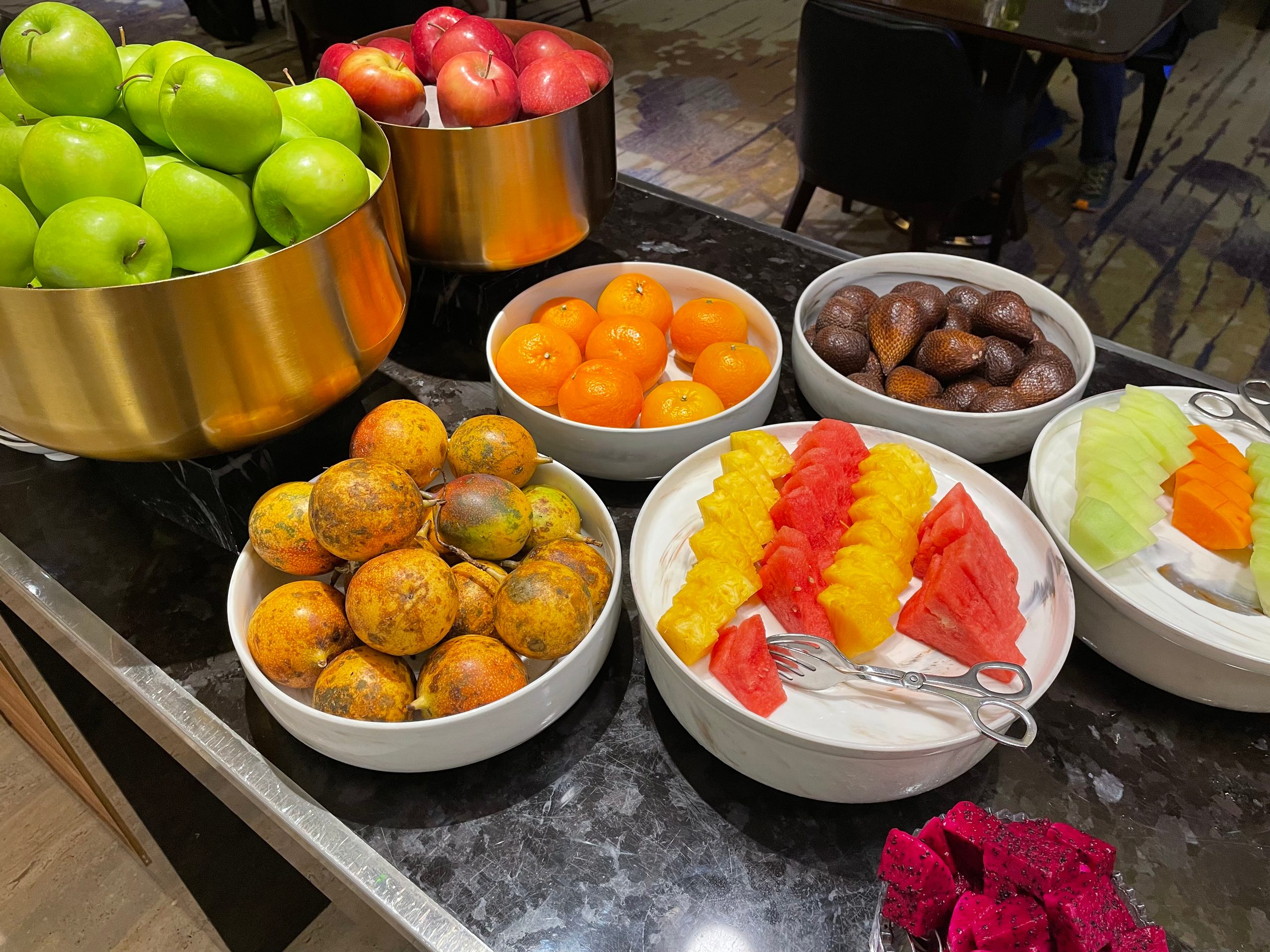 Evening canapés and free-flow drinks in the Westin Club lounge at The Westin Jakarta