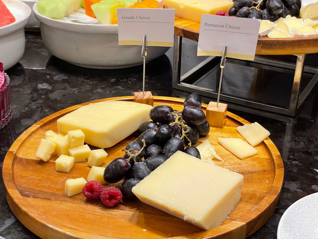 Evening canapés and free-flow drinks in the Westin Club lounge at The Westin Jakarta