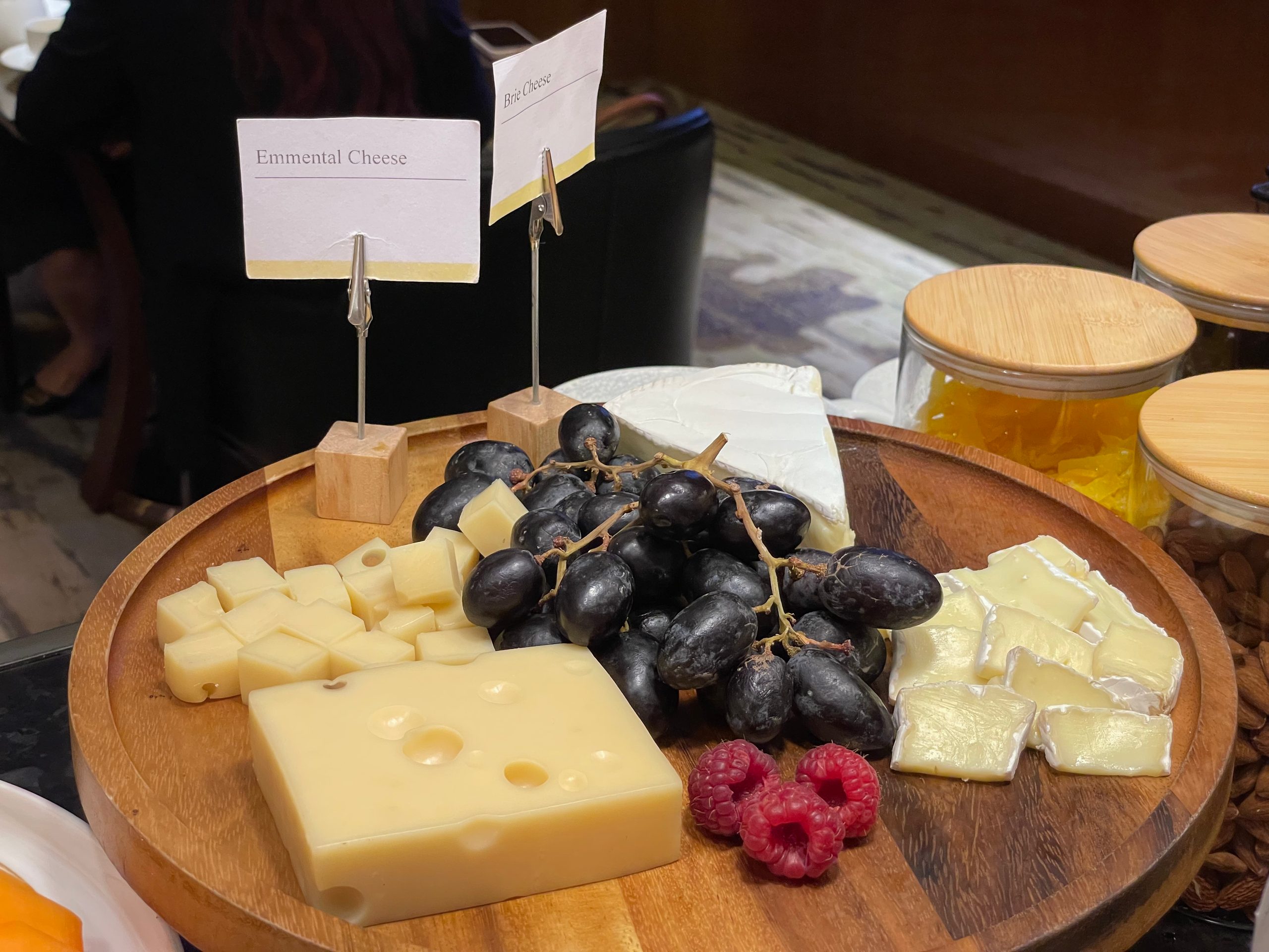 Evening canapés and free-flow drinks in the Westin Club lounge at The Westin Jakarta