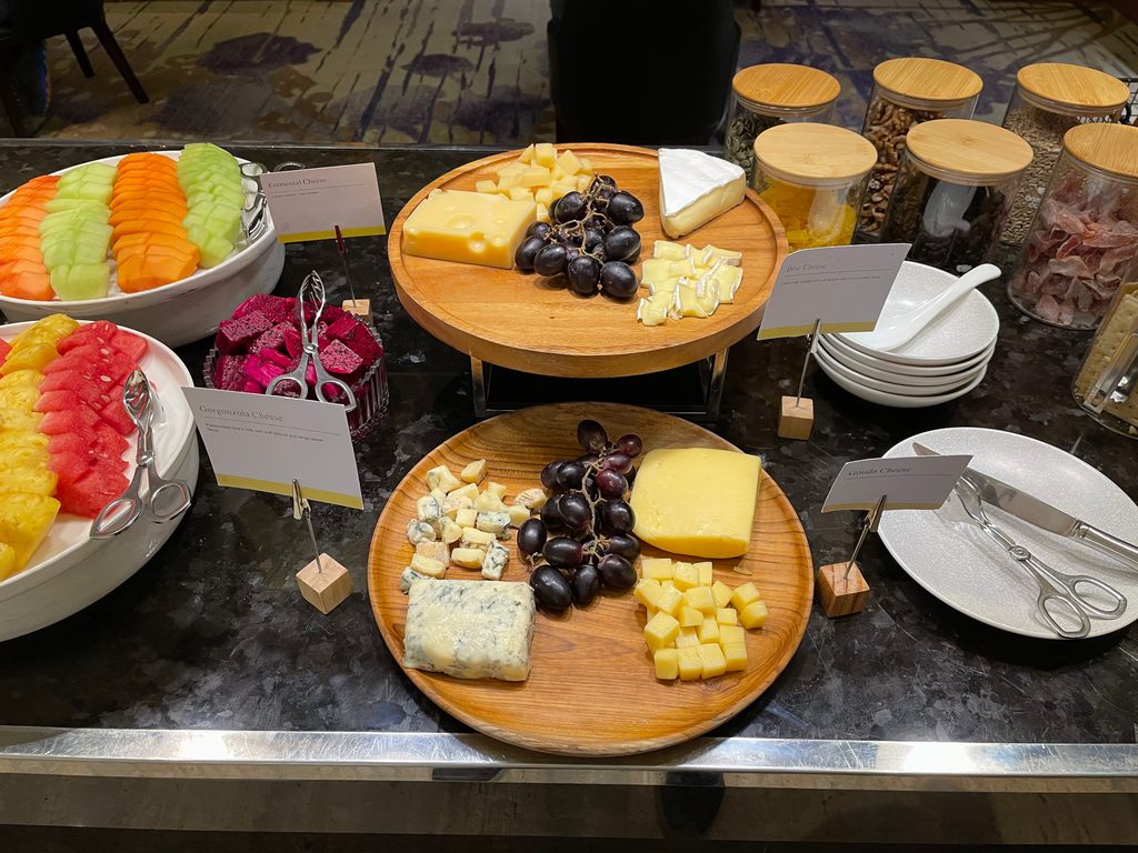 Evening canapés and free-flow drinks in the Westin Club lounge at The Westin Jakarta