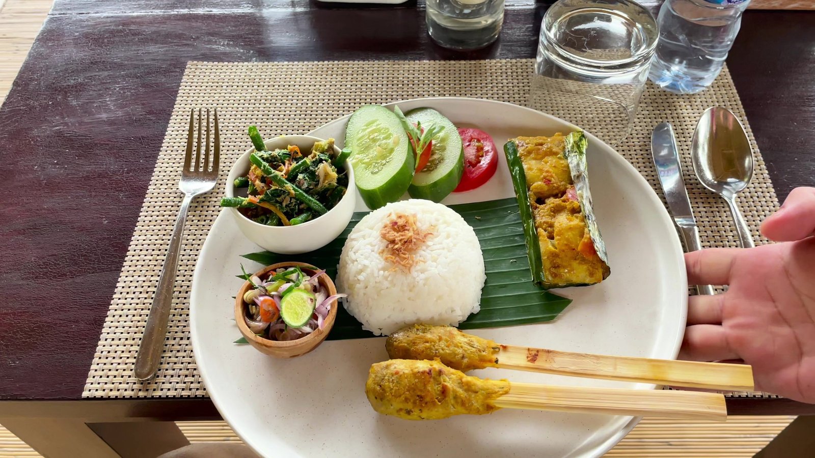 The finished cooking-class lunch served at the table at Visesa Ubud